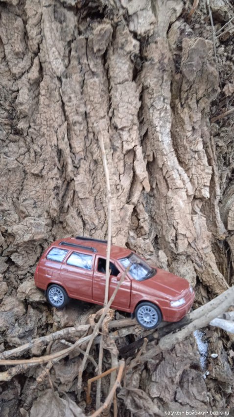 Приключения бордовой машинки зимой