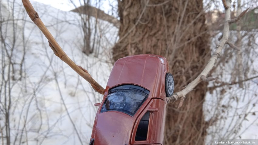 Приключения бордовой машинки зимой