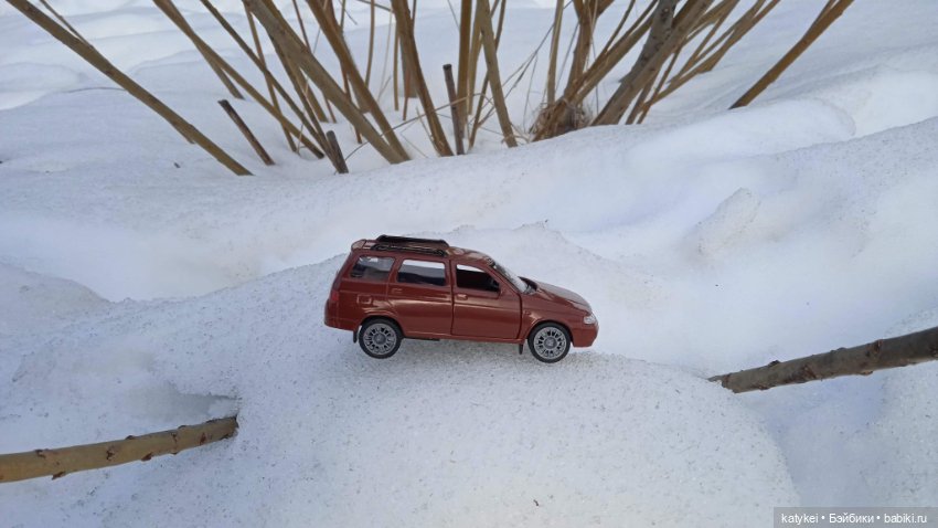Приключения бордовой машинки зимой