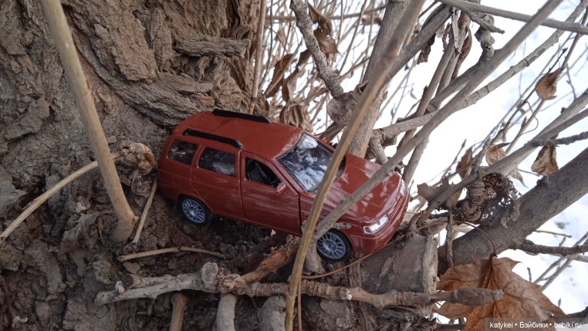 Приключения бордовой машинки зимой