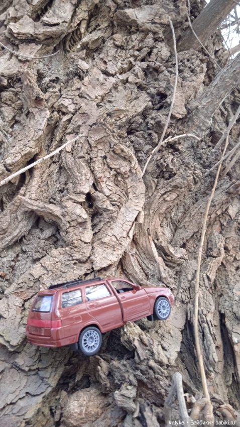 Приключения бордовой машинки зимой