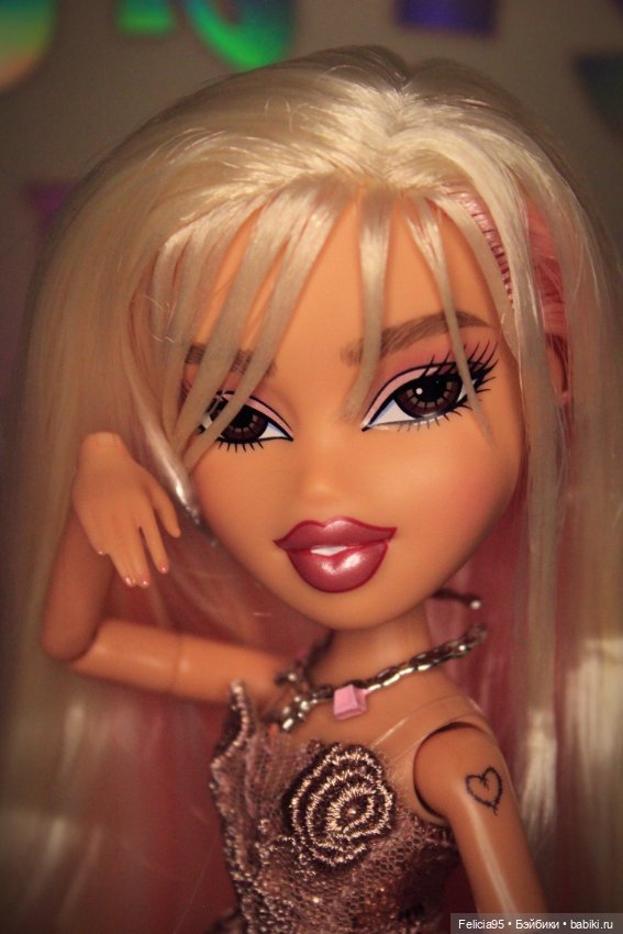 У меня появилась Bratz!) Karol G