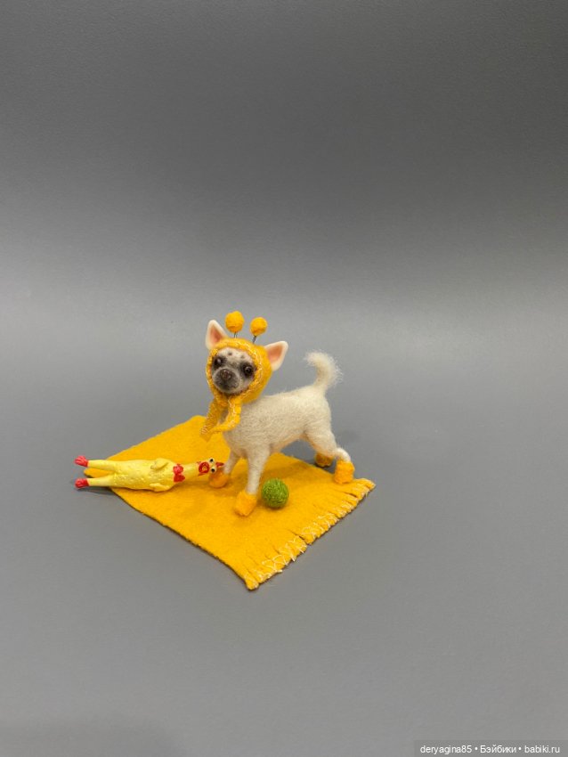 Чихуахуа в шапочке — Валяные игрушки из шерсти: сухое валяние