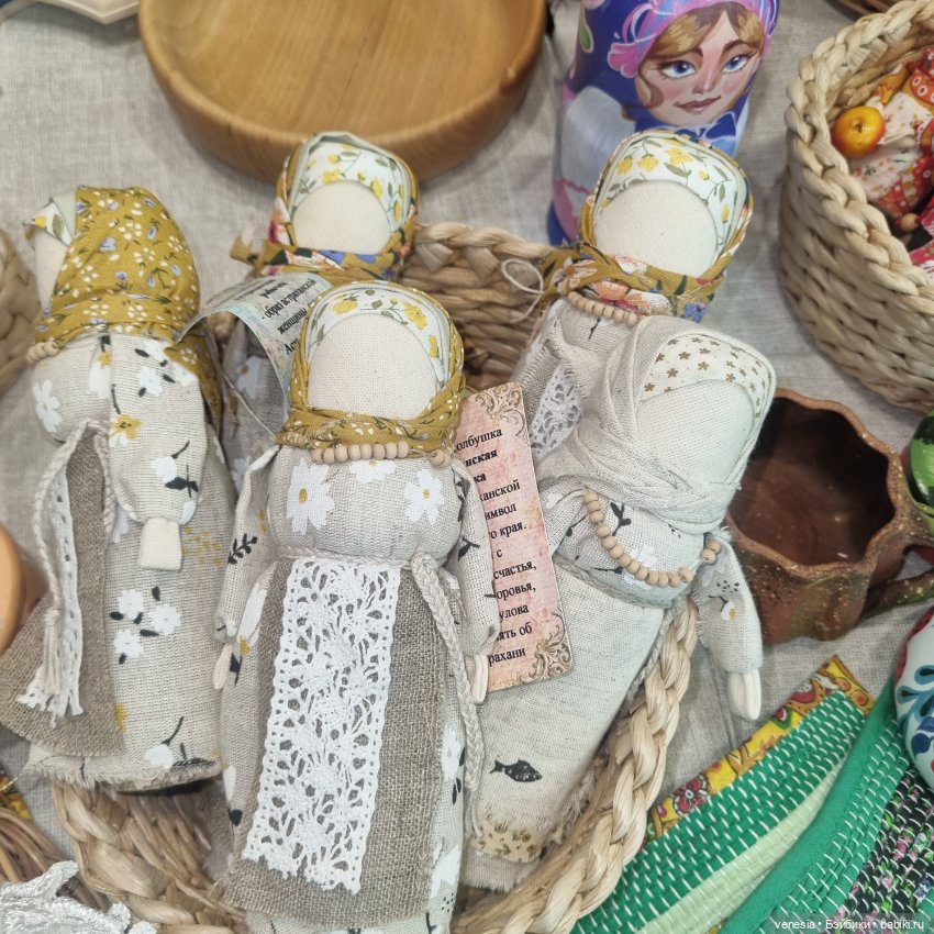 Куклы и статуэтки с выставки "Ладья "
