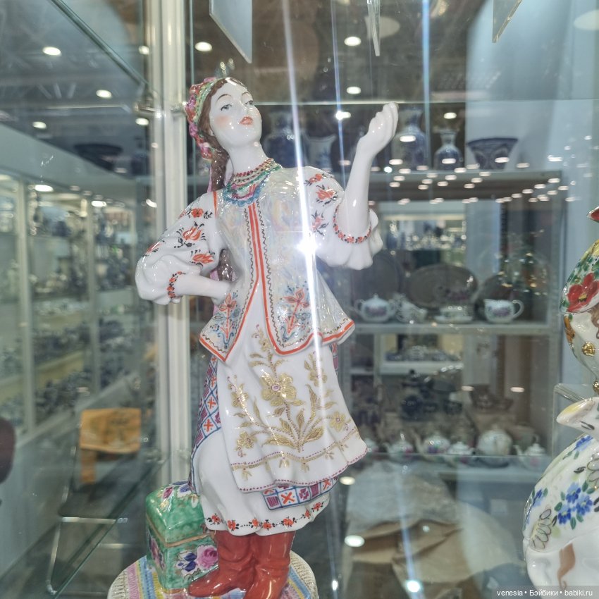 Куклы и статуэтки с выставки "Ладья "