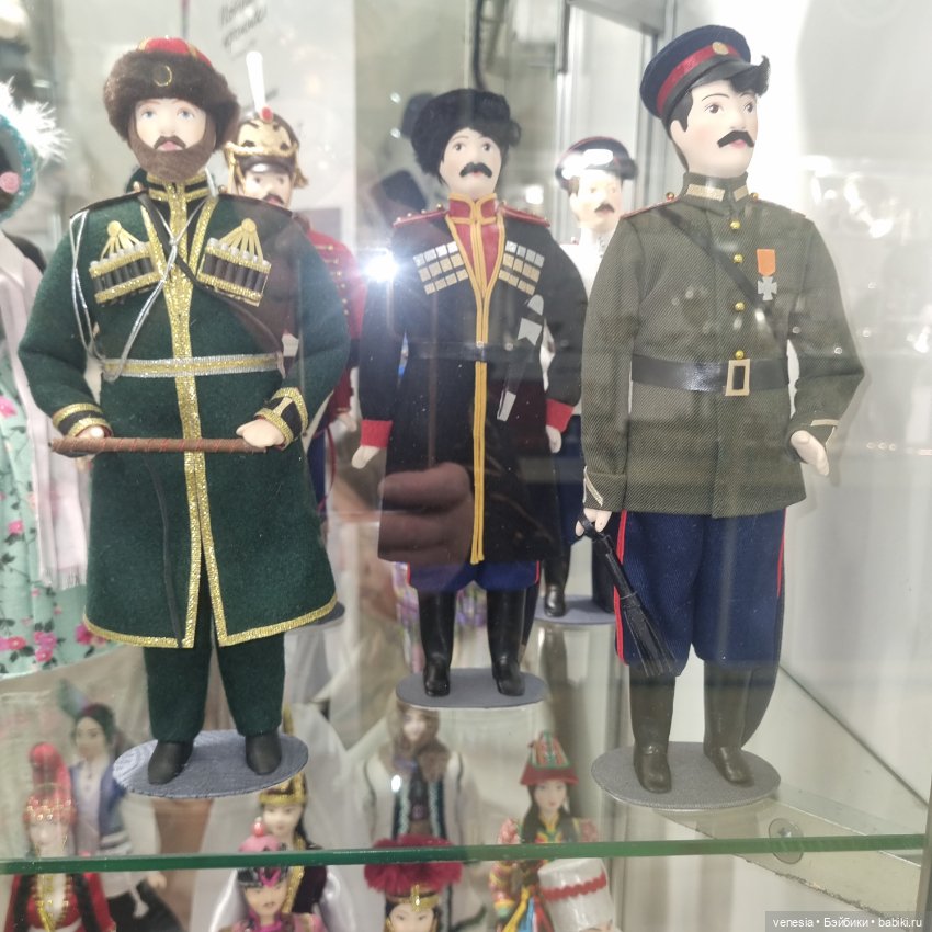 Куклы и статуэтки с выставки "Ладья "