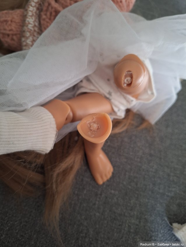 Сломался шарнир коленного сустава у куклы Paola Reina