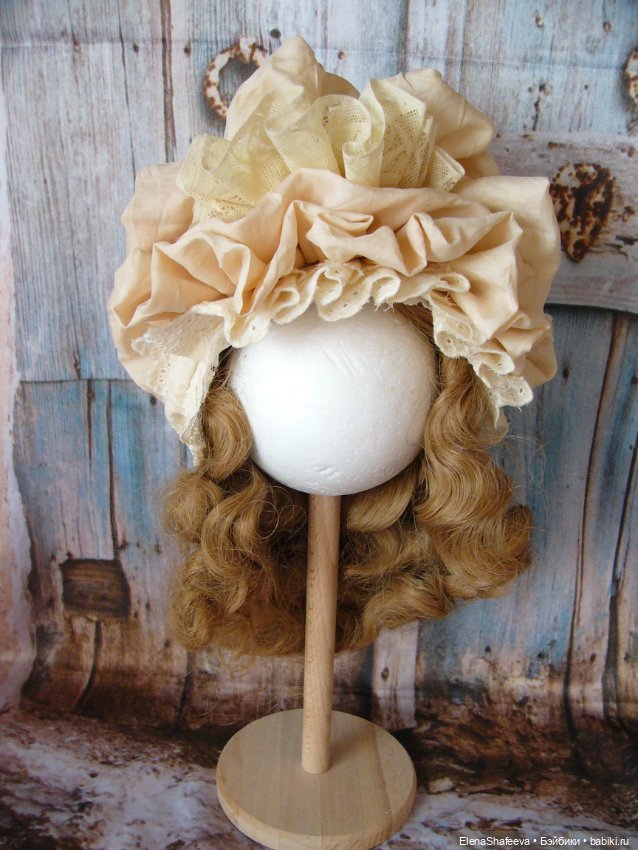 Вот сегодня закончила боннет для антикварной куклы