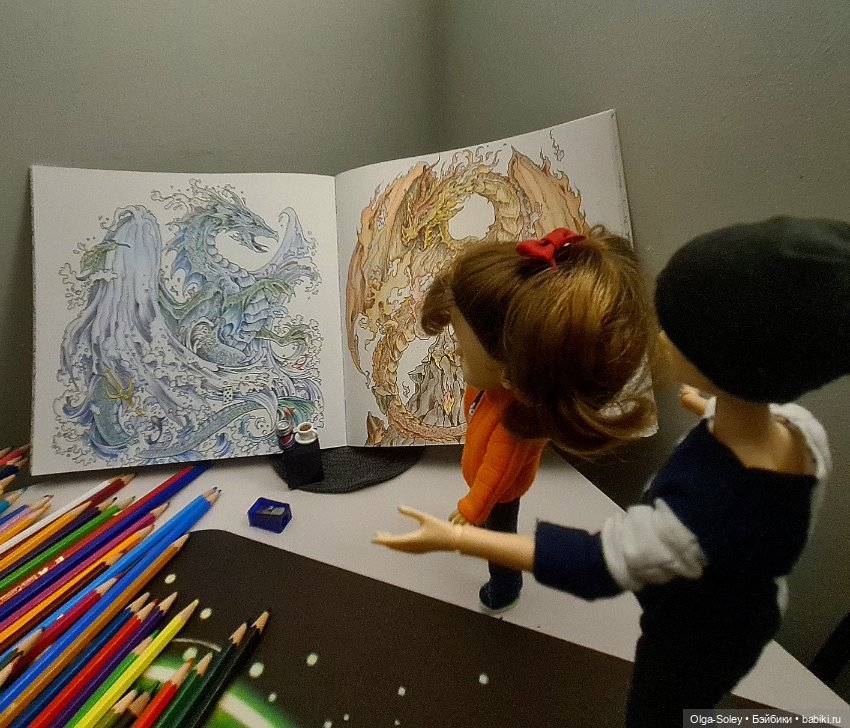 В коробке с карандашами — Куклы Xiaomi Monst (Сяоми) и Pipitom: шарнирные