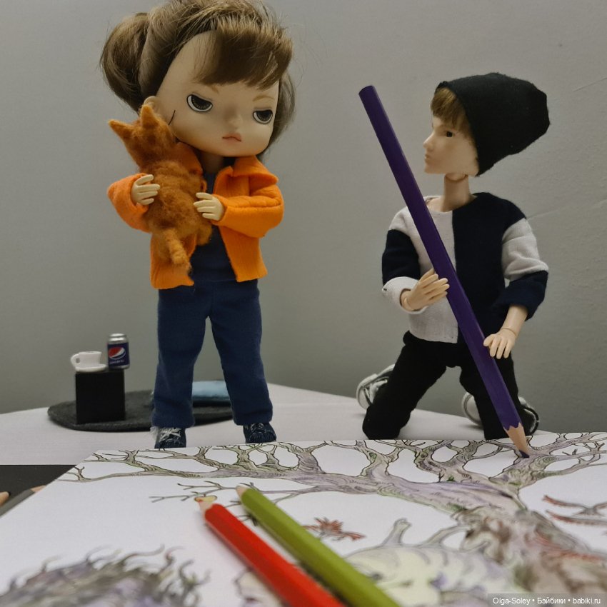 В коробке с карандашами — Куклы Xiaomi Monst (Сяоми) и Pipitom: шарнирные