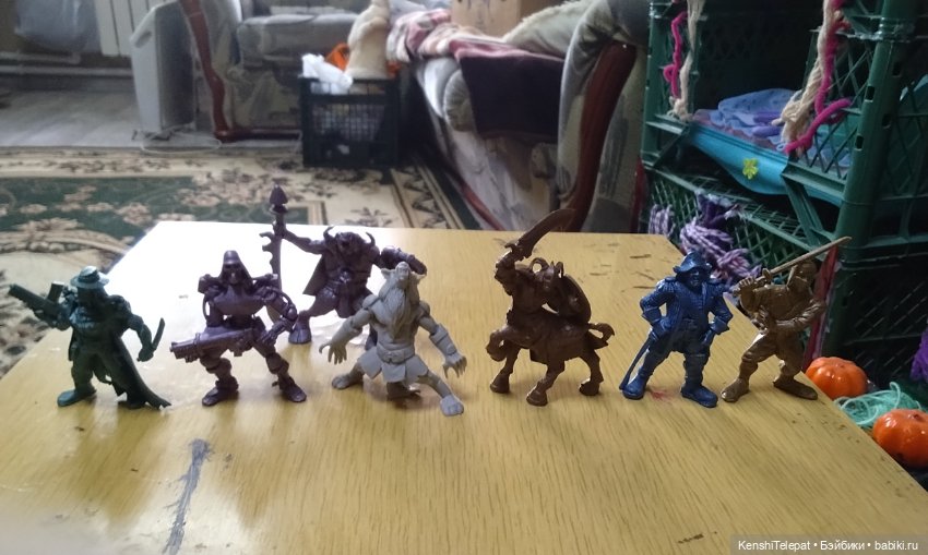 Мои игрушки, живущие в одной комнате с моими куклами (фото 5)