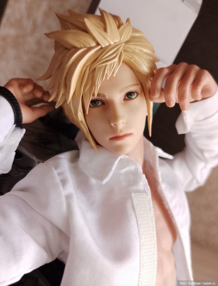 Гибрид. Голова Клауда Страйфа от VTS Toys (Virtual Toys) масштаб 1/6 на тело Damtoys