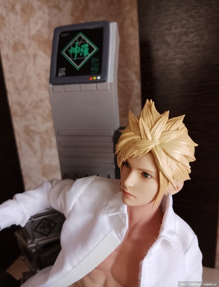 Гибрид. Голова Клауда Страйфа от VTS Toys (Virtual Toys) масштаб 1/6 на тело Damtoys