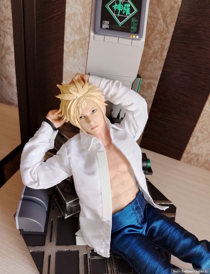 Гибрид. Голова Клауда Страйфа от VTS Toys (Virtual Toys) масштаб 1/6 на тело Damtoys