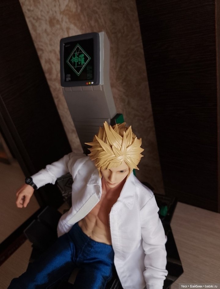 Гибрид. Голова Клауда Страйфа от VTS Toys (Virtual Toys) масштаб 1/6 на тело Damtoys