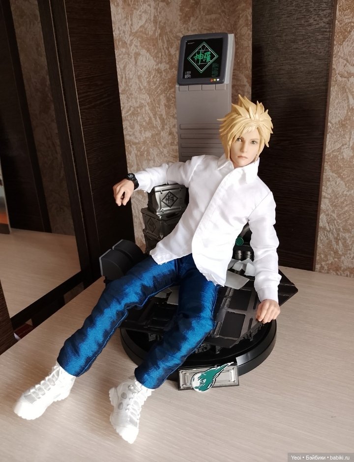 Гибрид. Голова Клауда Страйфа от VTS Toys (Virtual Toys) масштаб 1/6 на тело Damtoys