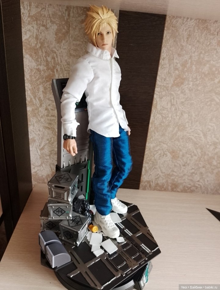 Гибрид. Голова Клауда Страйфа от VTS Toys (Virtual Toys) масштаб 1/6 на тело Damtoys