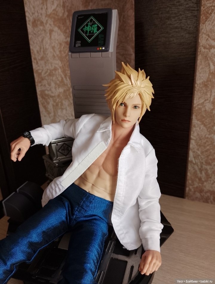 Гибрид. Голова Клауда Страйфа от VTS Toys (Virtual Toys) масштаб 1/6 на тело Damtoys