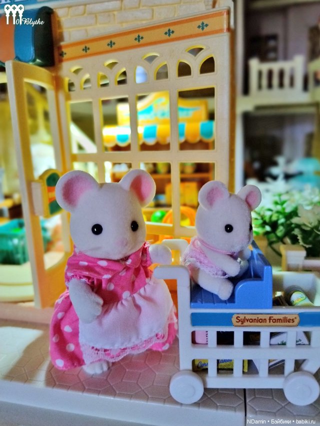 Мой "городок в шкафу" от Sylvanian Families