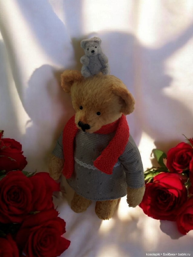 Модницы предпочитают красные шарфы🧣 (фото 4)