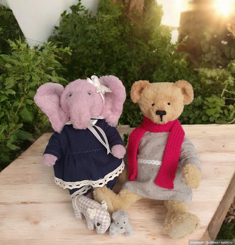 Модницы предпочитают красные шарфы🧣 (фото 5)