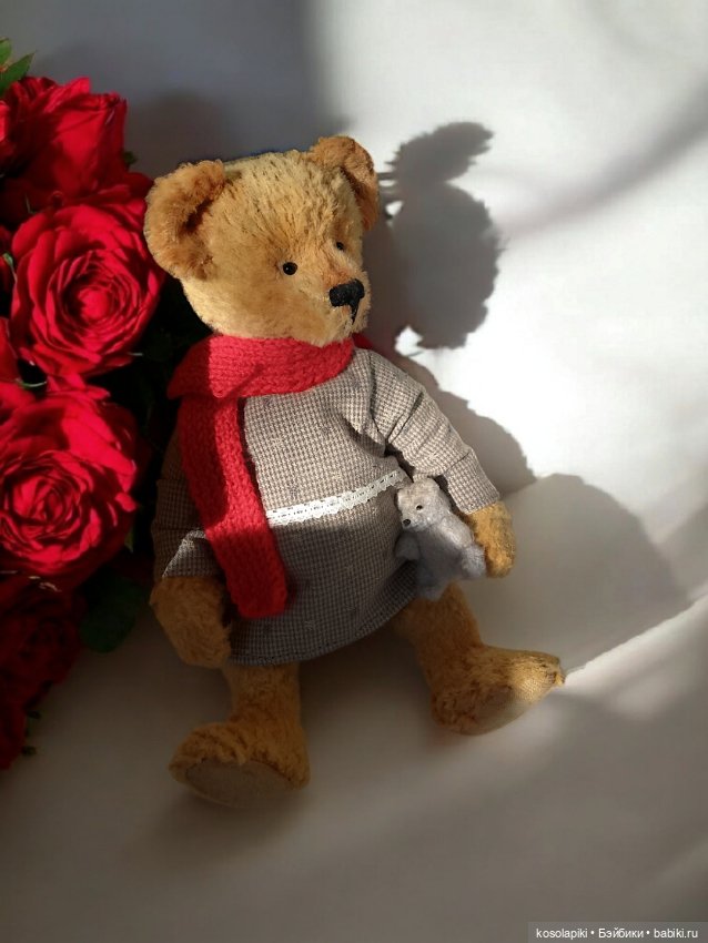 Модницы предпочитают красные шарфы🧣