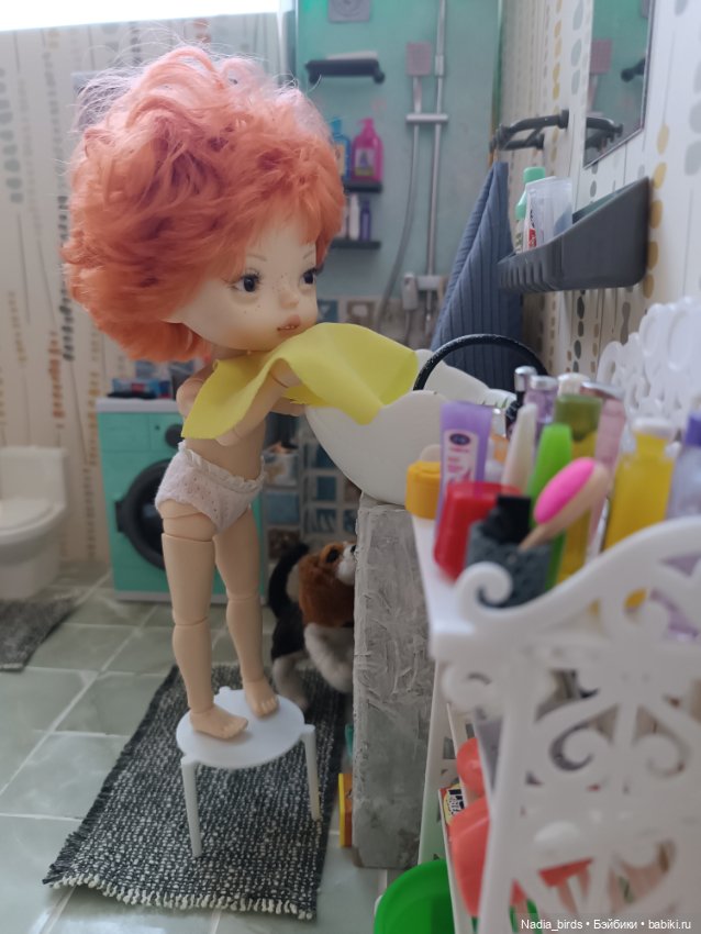 Ванная комната и девочки монст