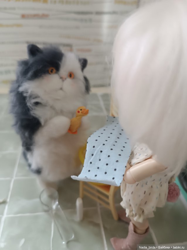 Ванная комната и девочки монст