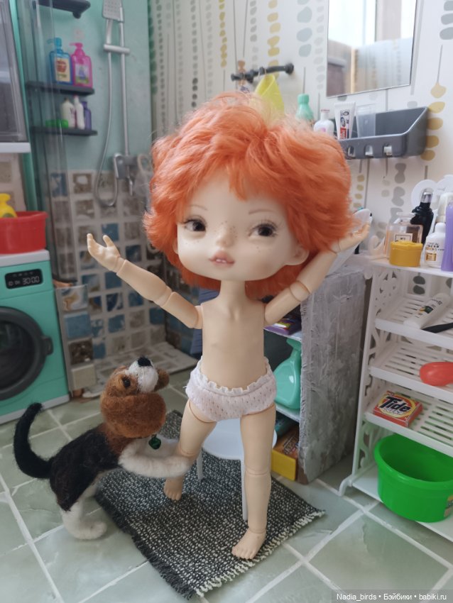 Ванная комната и девочки монст