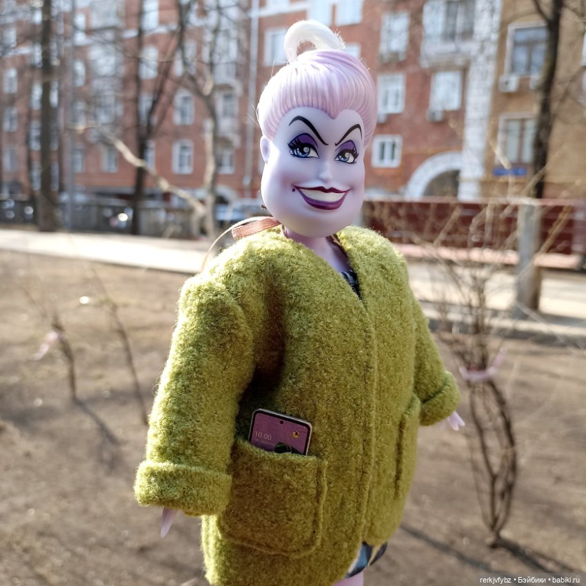 Шикарная женщина на пргулке)
