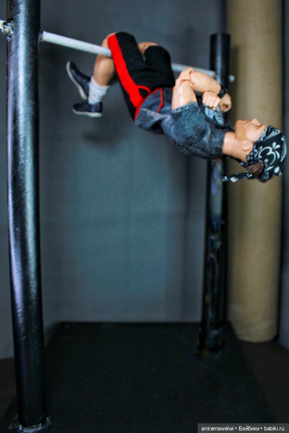 На турнике — Куклы Barbie (Барби): Looks