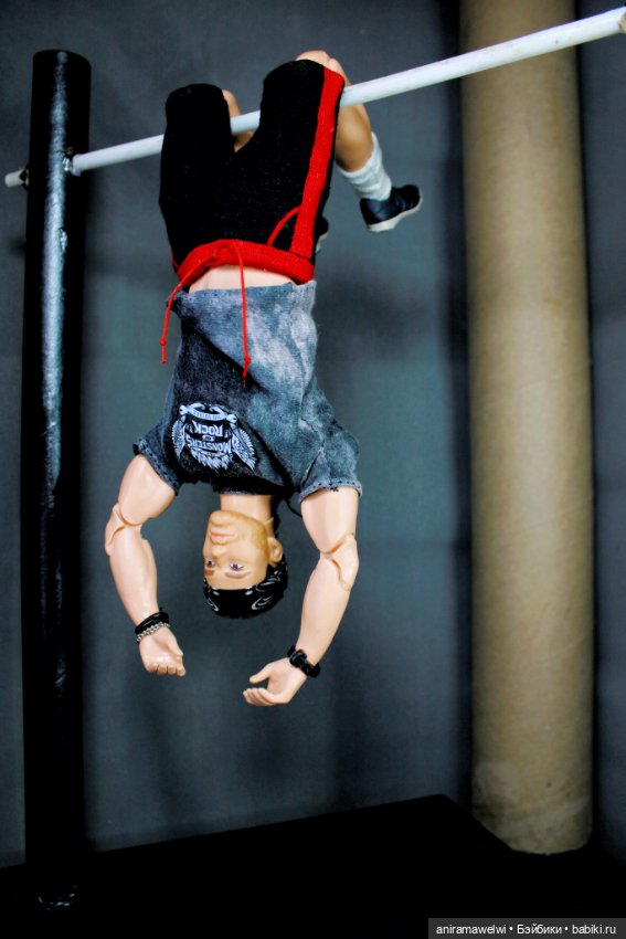 На турнике — Куклы Barbie (Барби): Looks