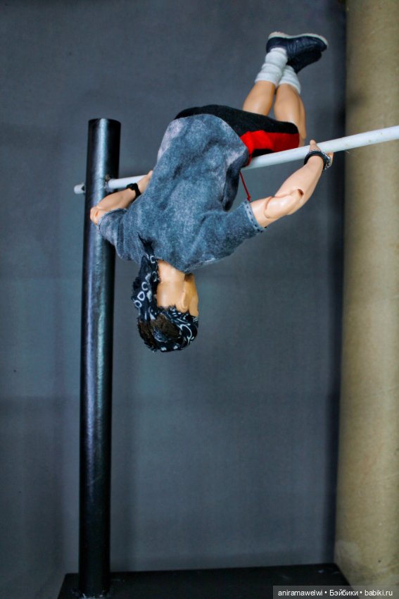 На турнике — Куклы Barbie (Барби): Looks