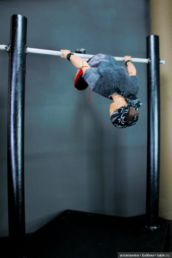 На турнике — Куклы Barbie (Барби): Looks