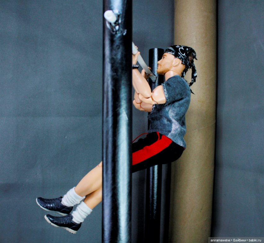 На турнике — Куклы Barbie (Барби): Looks