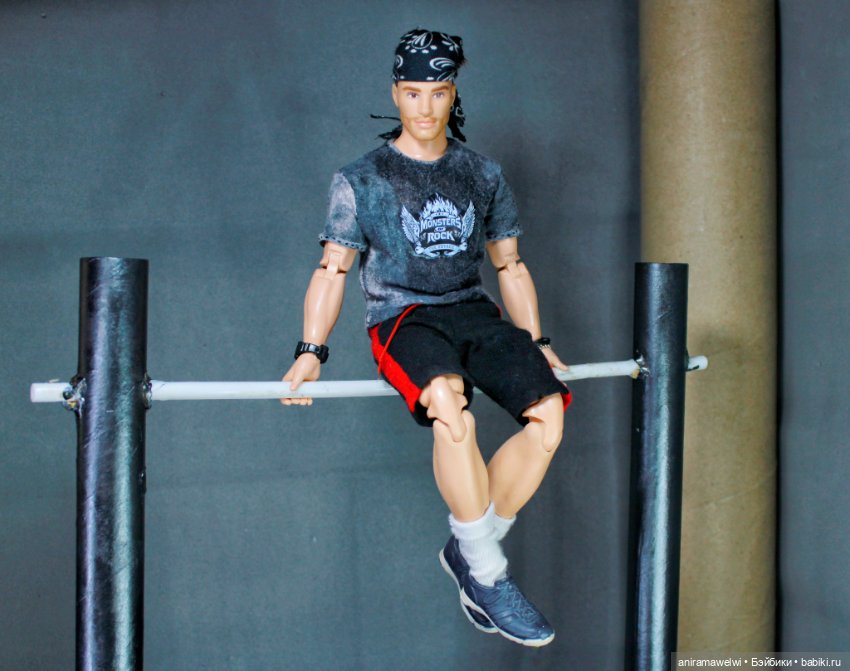 На турнике — Куклы Barbie (Барби): Looks