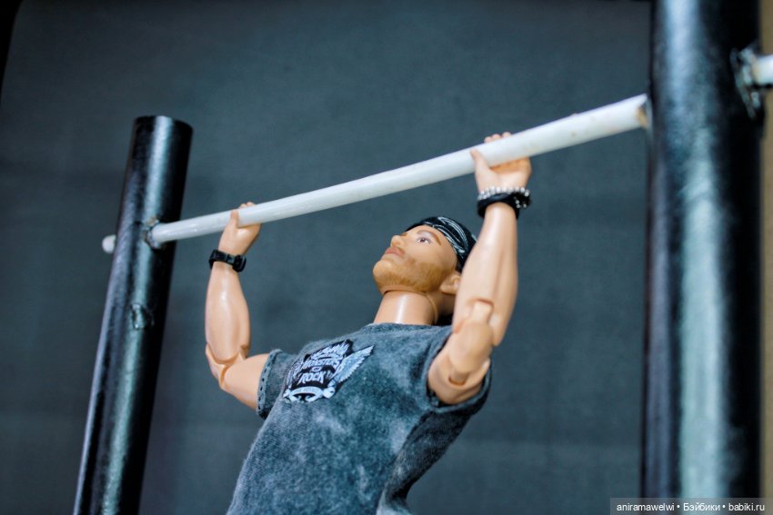 На турнике — Куклы Barbie (Барби): Looks