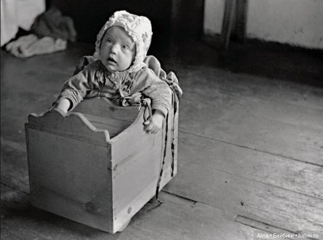 Старинные ходунки для детей (фото 2)