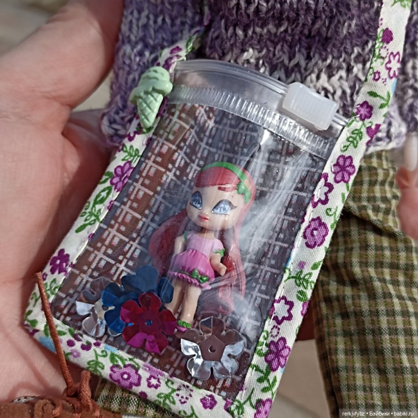 Эрин. Ещë один подарочек — Куклы Ruby Red (Руби Ред) Fashion Friends: Siblies (фото 5)