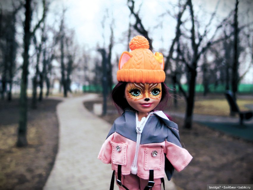 Лисичка Enchantimals в модном костюмчике и весна