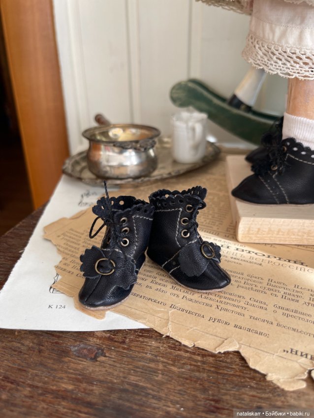 Розовые сапожки — Редкие антикварные куклы и реплики: воск (фото 9)