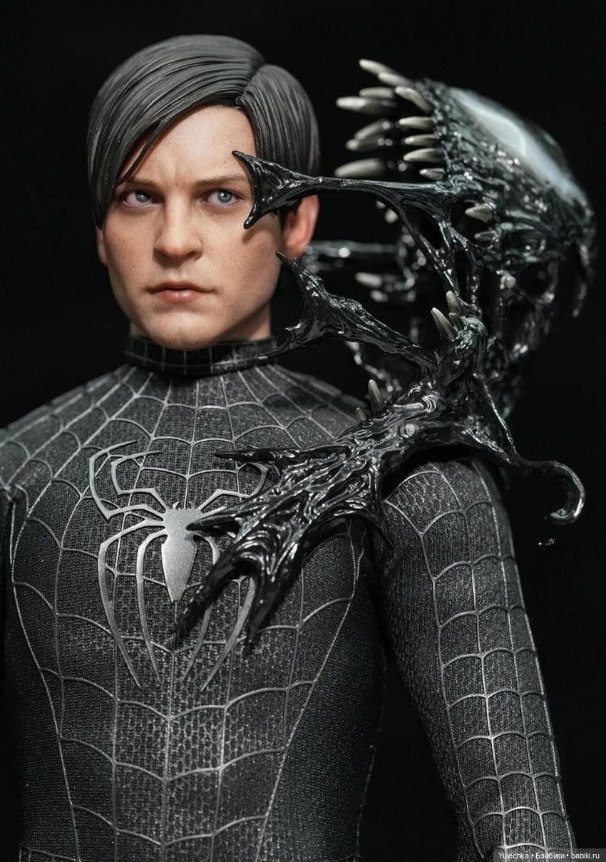 Фигурка Человека-Паука - Deluxe-версия от Hot Toys