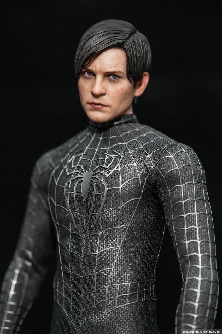 Фигурка Человека-Паука - Deluxe-версия от Hot Toys (фото 2)