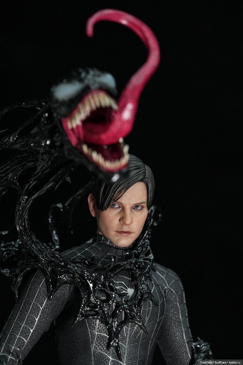 Фигурка Человека-Паука - Deluxe-версия от Hot Toys (фото 3)