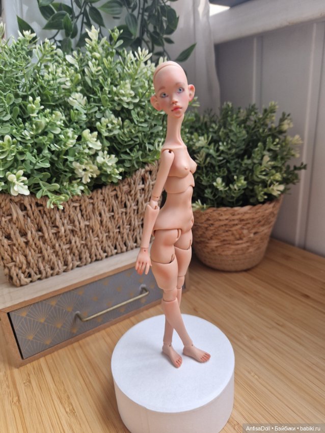 Руна или Лора. Авторская шарнирная кукла