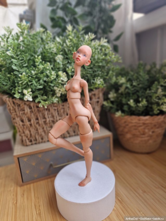 Руна или Лора. Авторская шарнирная кукла