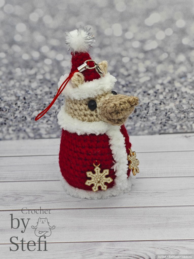 Лошадка (конь) в костюме Деда Мороза (фото 4)