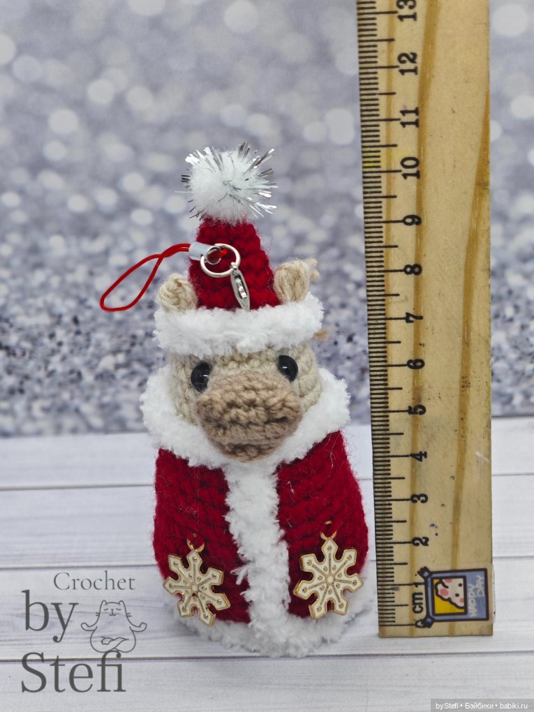 Лошадка (конь) в костюме Деда Мороза (фото 8)