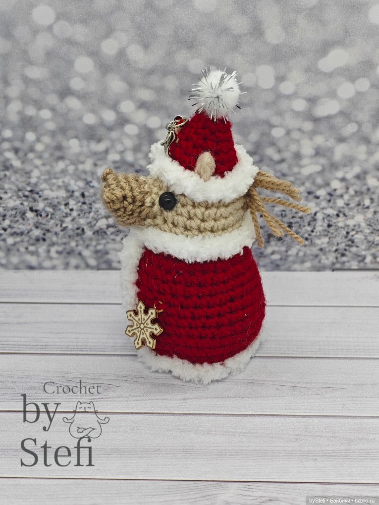 Лошадка (конь) в костюме Деда Мороза (фото 3)