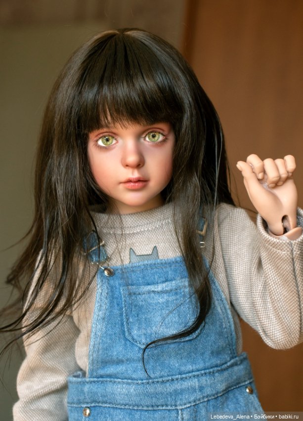 Коробочка с кукольной одеждой